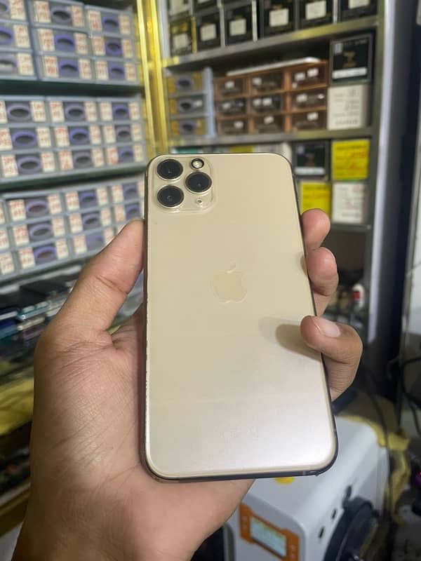 iPhone 11  pro 4