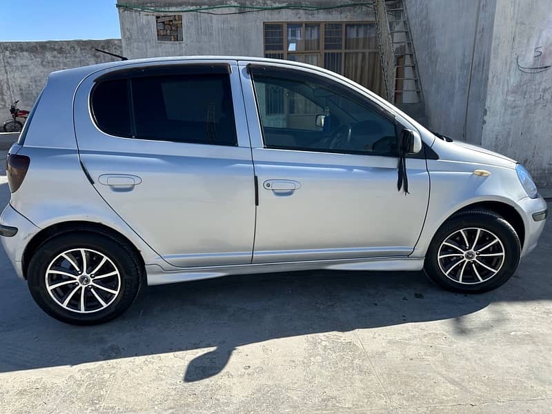 Toyota Vitz 2004 4