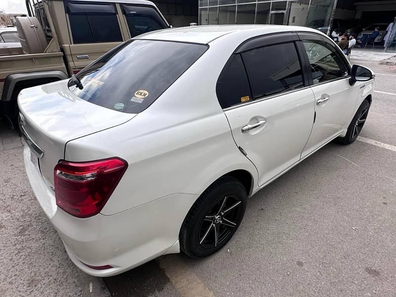 Toyota Corolla Axio G 2015 4