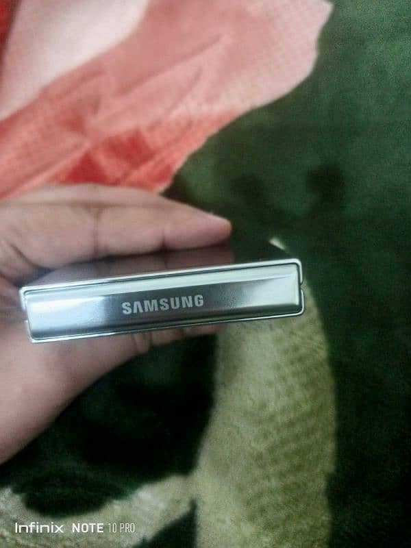 Samsung flip 5 8