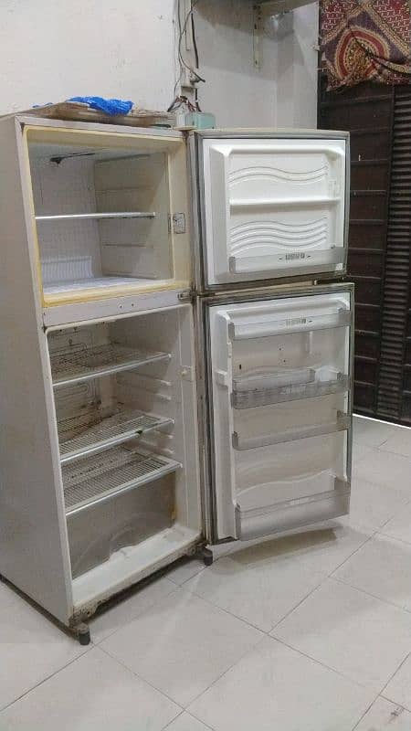 Dawlance fridge available 2