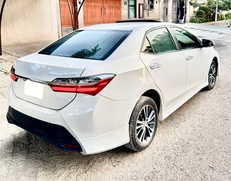 Toyota Corolla Altis 2022 4