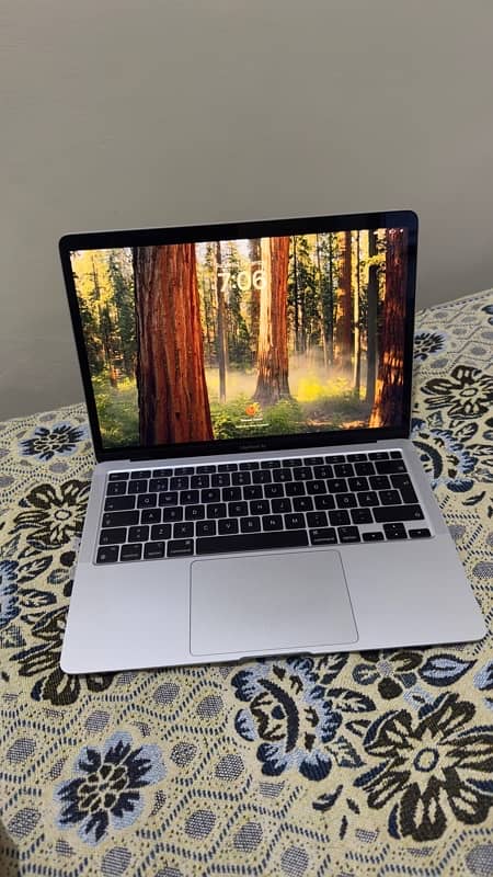 Macbook air m1 8gb/256gb. 1