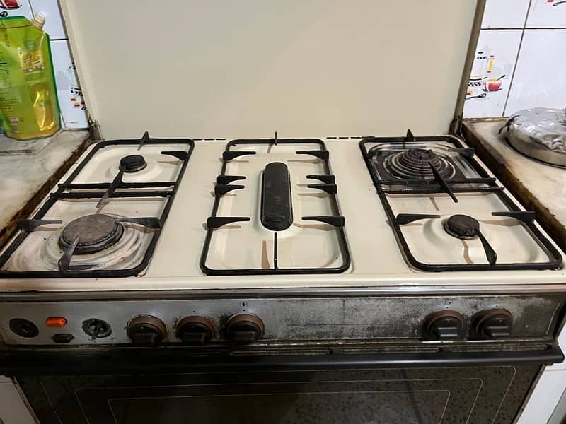 Italian stove in good condition. 1