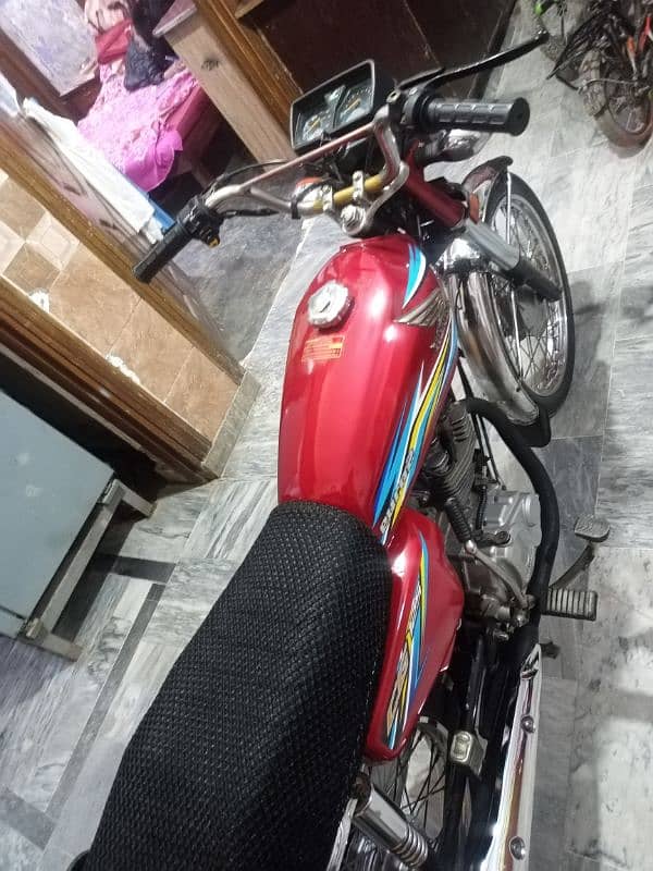 honda 125 lahore nambar 18 model 2