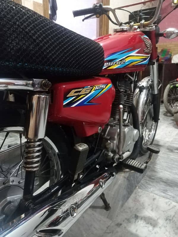 honda 125 lahore nambar 18 model 3