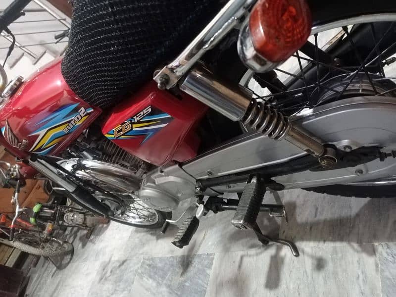 honda 125 lahore nambar 18 model 8