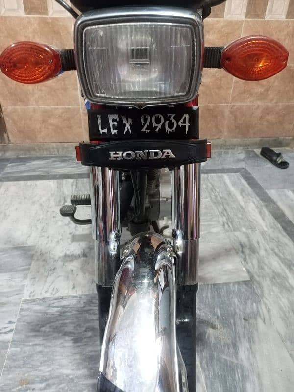 honda 125 lahore nambar 18 model 11