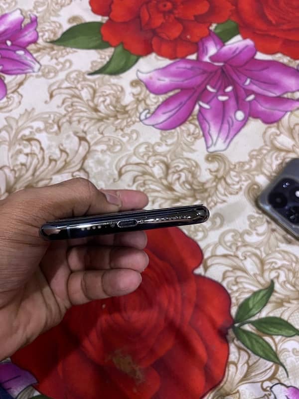 iPhone 11 Pro Max 265GB jv 7