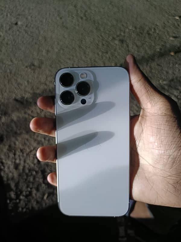 iphone 13 pro max white colour 4