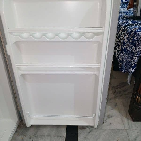 a mini fridge new 4