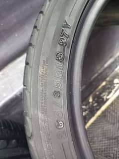 Yokohama tyre 265/35 R18    80 ya 85% hein abhi