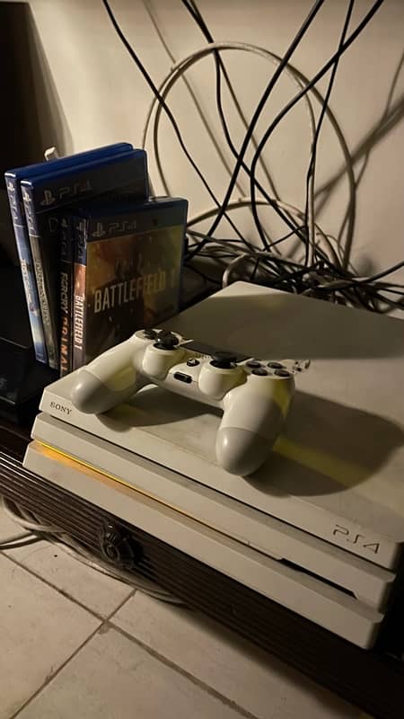 PS4 PRO 1TB Limited Edition 4 Games 1