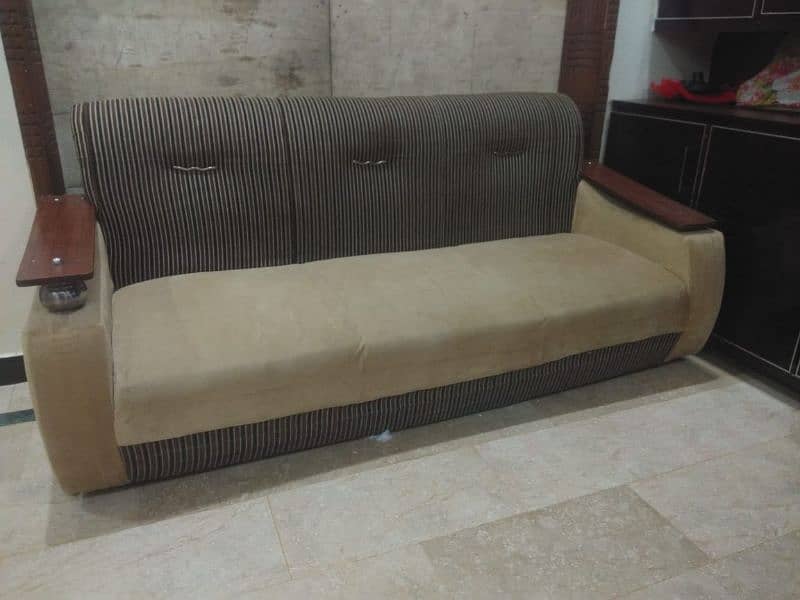 7 seaters Sofa set urgent sale 0