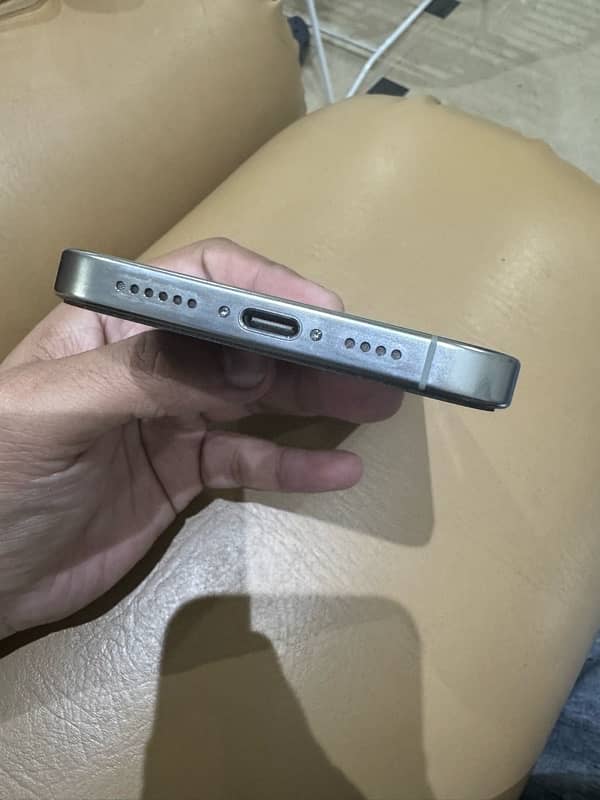 i phone 16 pro max natural titanium 4