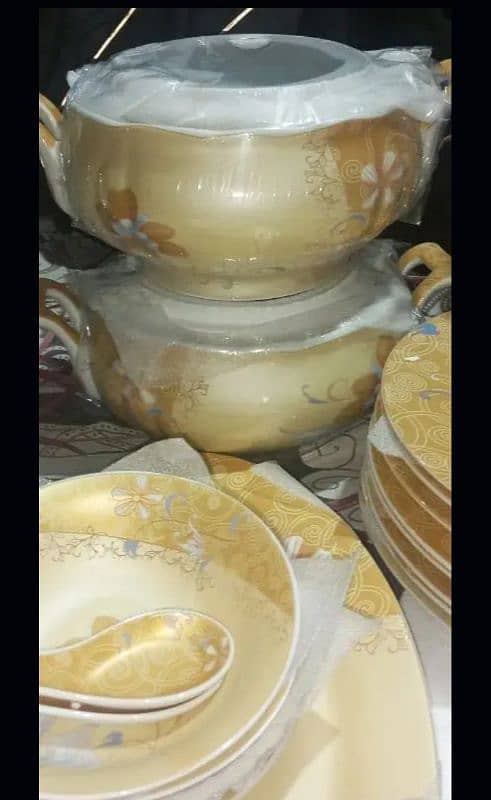 urgent sale Marble Dinner set box pack hai 2