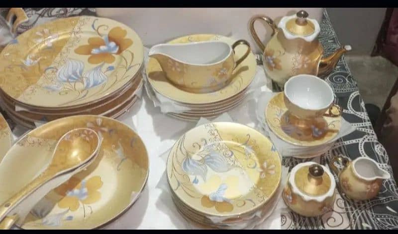 urgent sale Marble Dinner set box pack hai 5