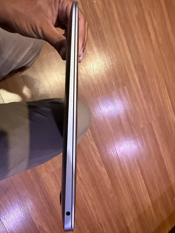 Apple Macbook Air M1 8GB RAM 256GB 4