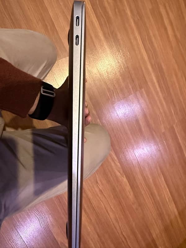 Apple Macbook Air M1 8GB RAM 256GB 5