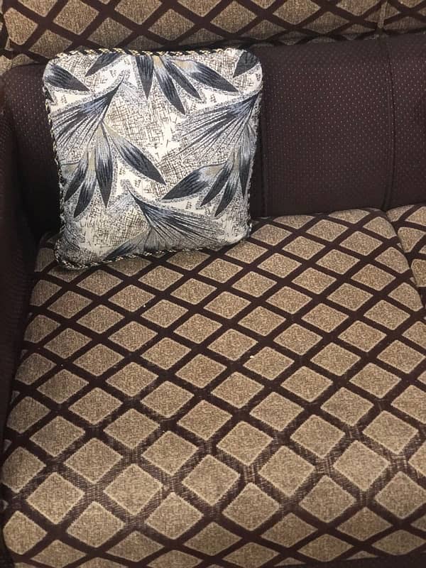 6 seater  sofa almost new condition 3