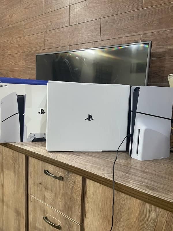 PS5 slim 1TB with box 1