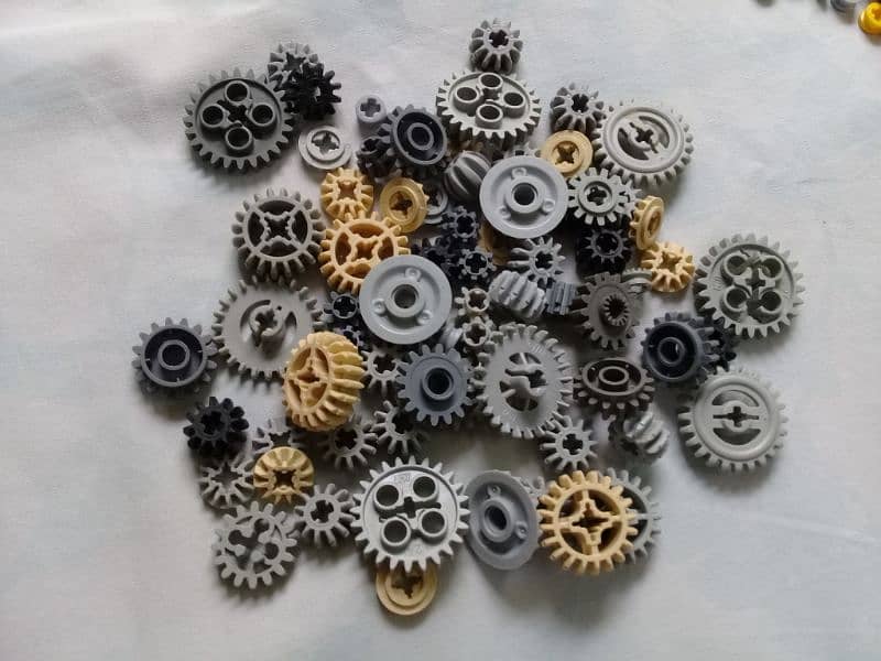 Ahmad's Lego Technic and Robotic accessories n Parts 12