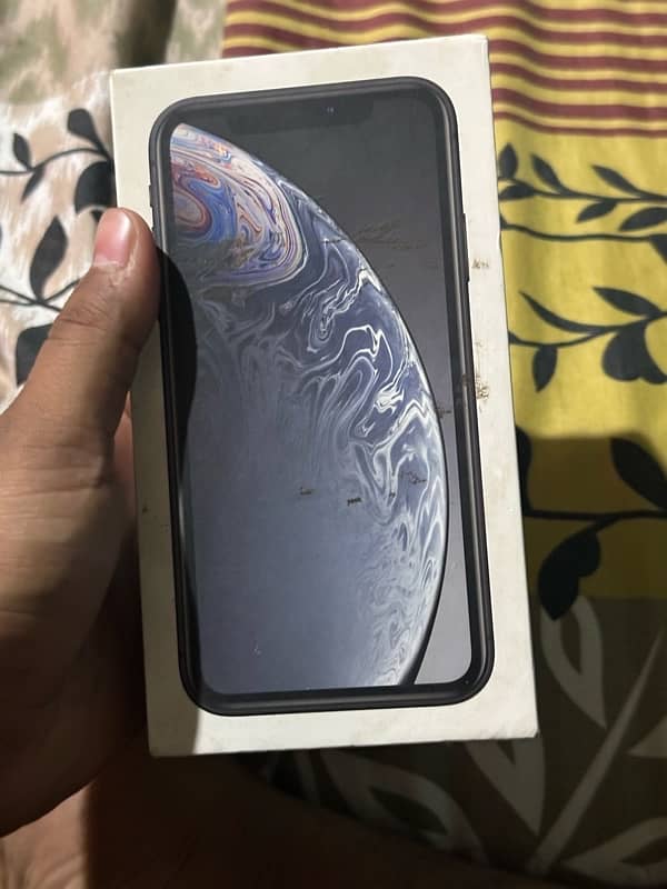 I phone XR 64 GB 4