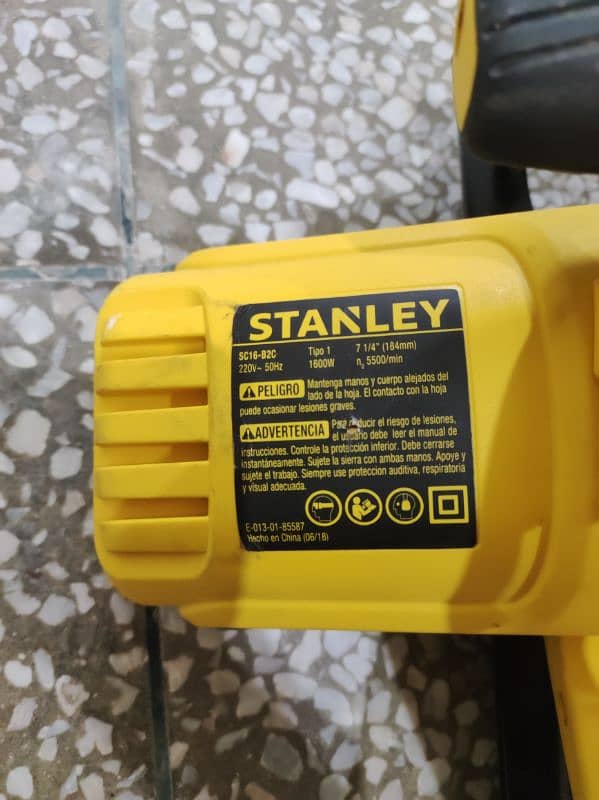 stanley 1600 watt circular saw 0