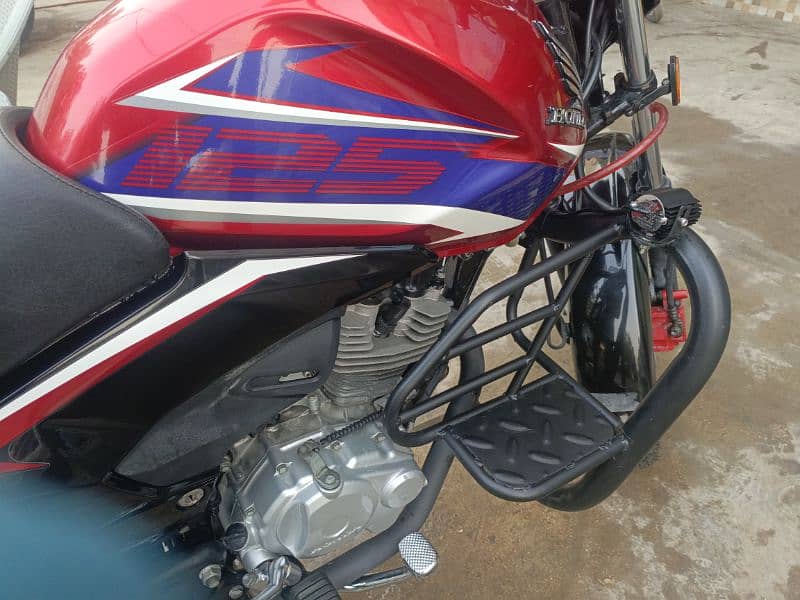 Honda CB 125 - with key or keyless start System, 5