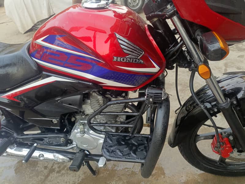 Honda CB 125 - with key or keyless start System, 9