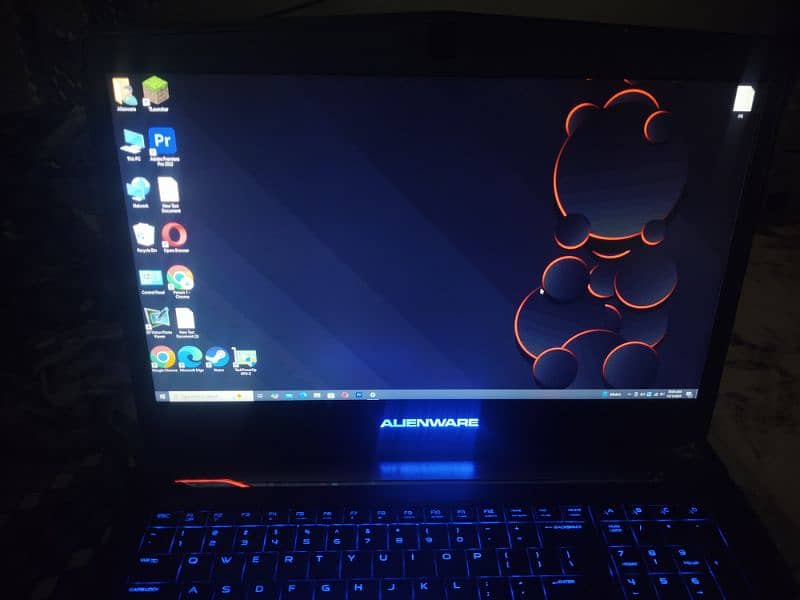 ALIENWARE 17 Gaming Laptop 10/10 1