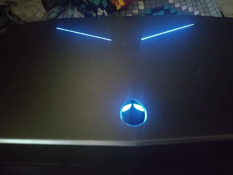 ALIENWARE 17 Gaming Laptop 10/10 0