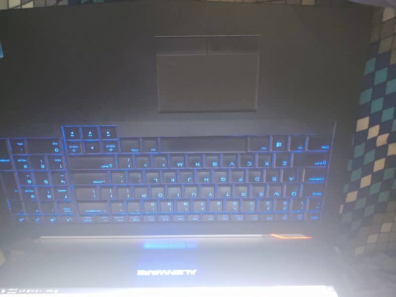 ALIENWARE 17 Gaming Laptop 10/10 4