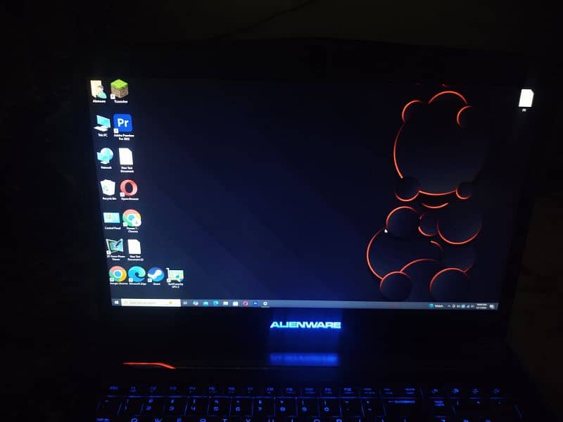 ALIENWARE 17 Gaming Laptop 10/10 7