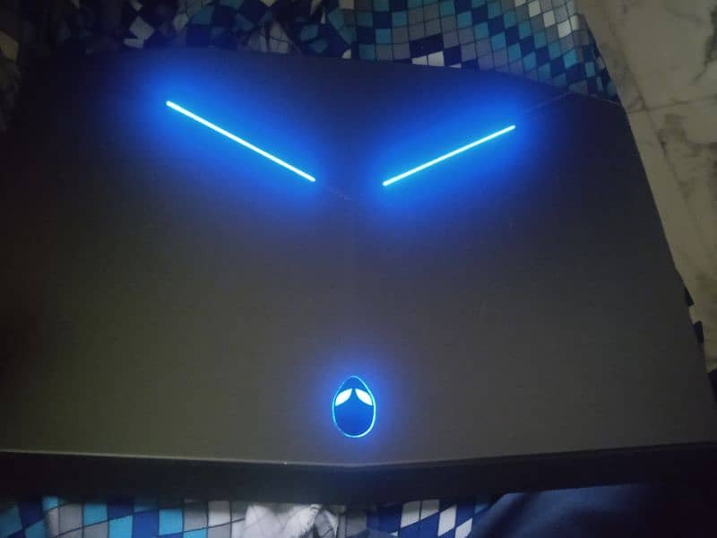 ALIENWARE 17 Gaming Laptop 10/10 8