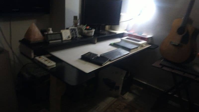 computer table/workstation /gaming table with chair, 2