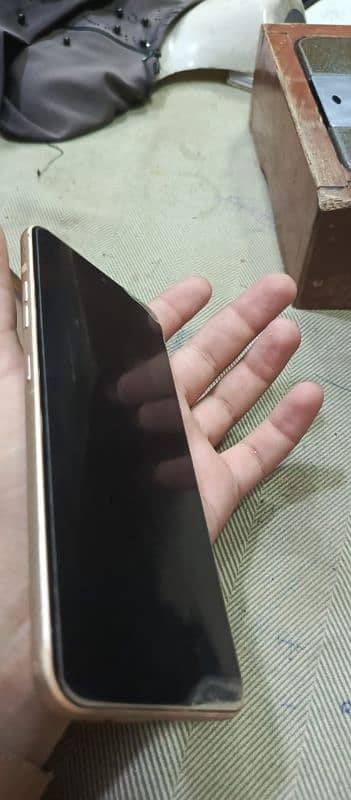 LG V 60( 8/128 , 10/9 condition 11