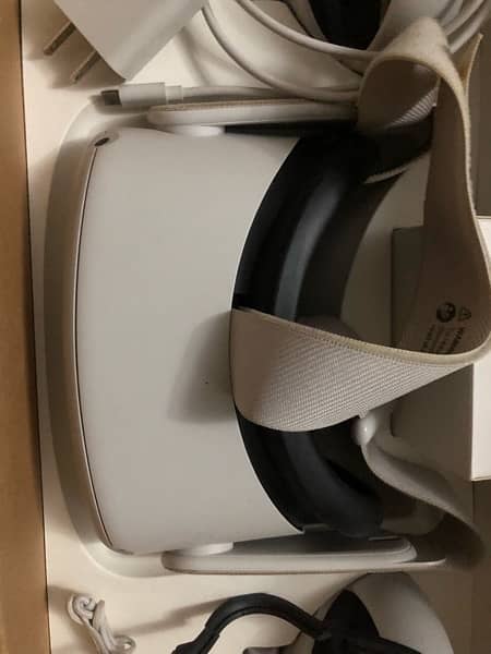 Occulus Quest 2 (256gb) 5