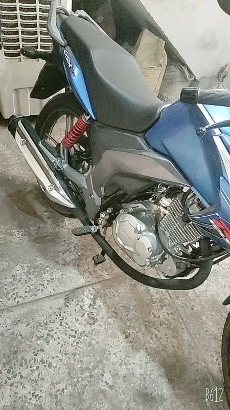 Suzuki 150 in blue colour good condition just like new 5