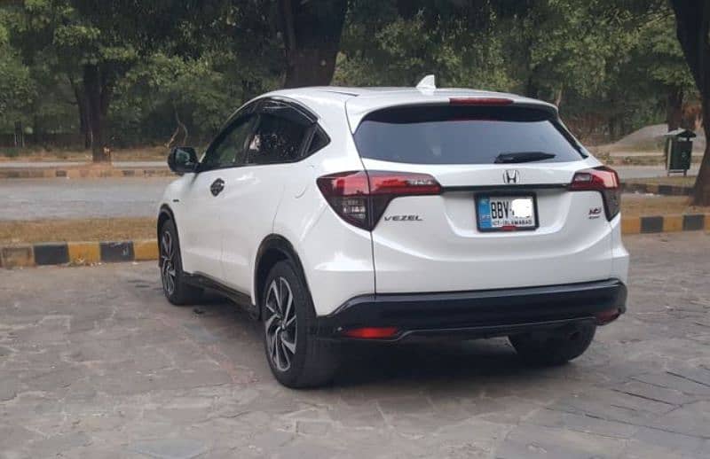 Honda Vezel RS-Full Option-2018/2024 4