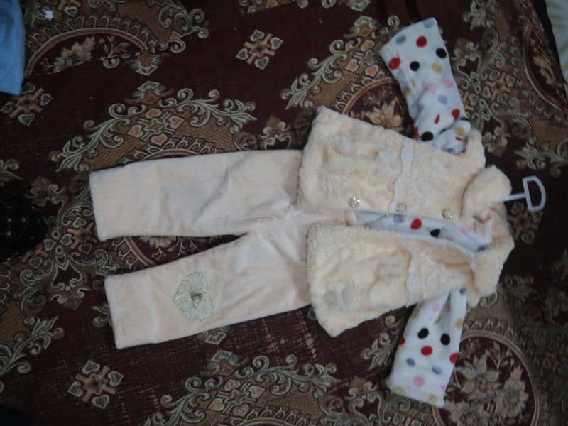 3 pice  velvot Baby suit 1