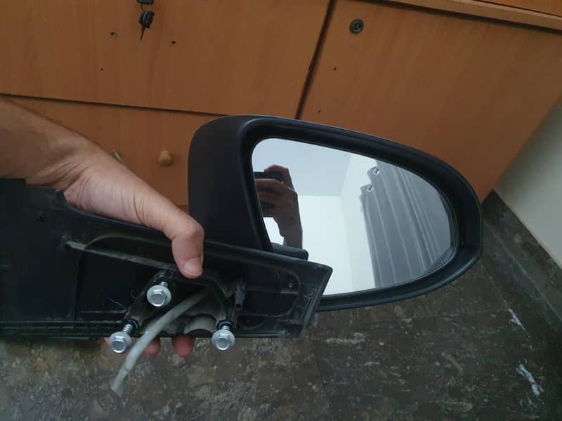 Toyota vitz side mirror & remote Key 1