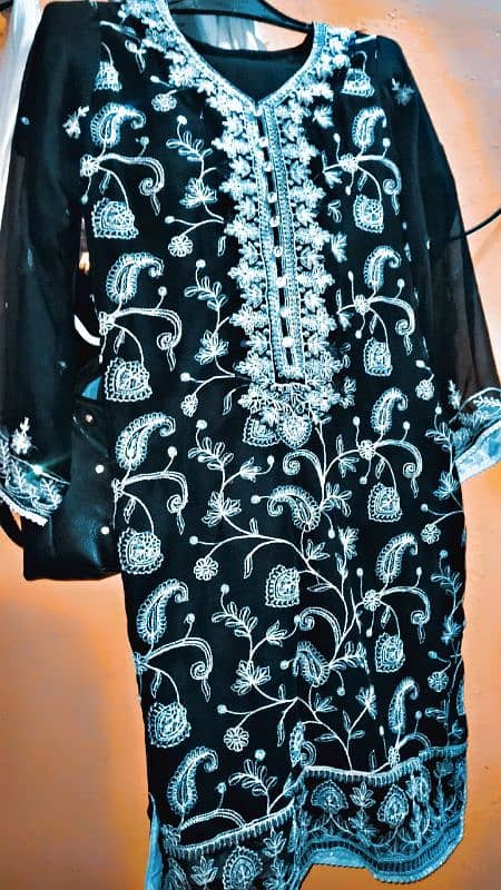 Shirt: Chiffon Trouser: Lawn Silk Dupatta: Chiffon Color: Black 4