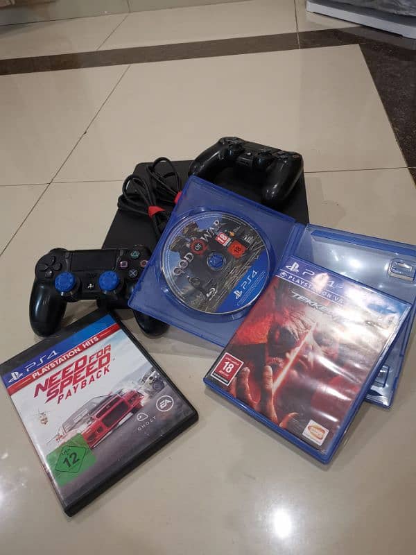 ps 4 slim 500gb with 2 controler and 3 games 0