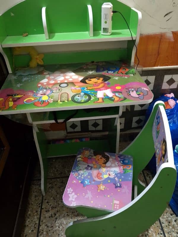 writing table and chair for kids . 1