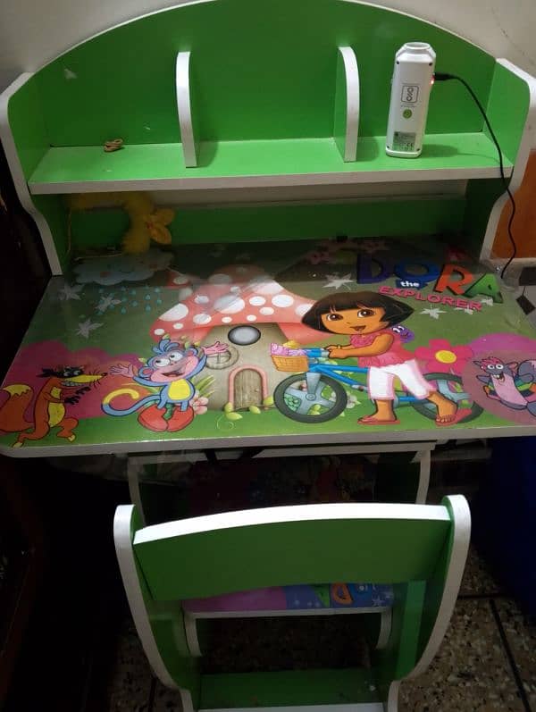 writing table and chair for kids . 3