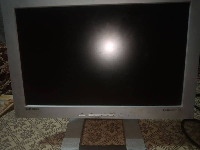 Samsung Monitor 15 inches sync master 172W S 4