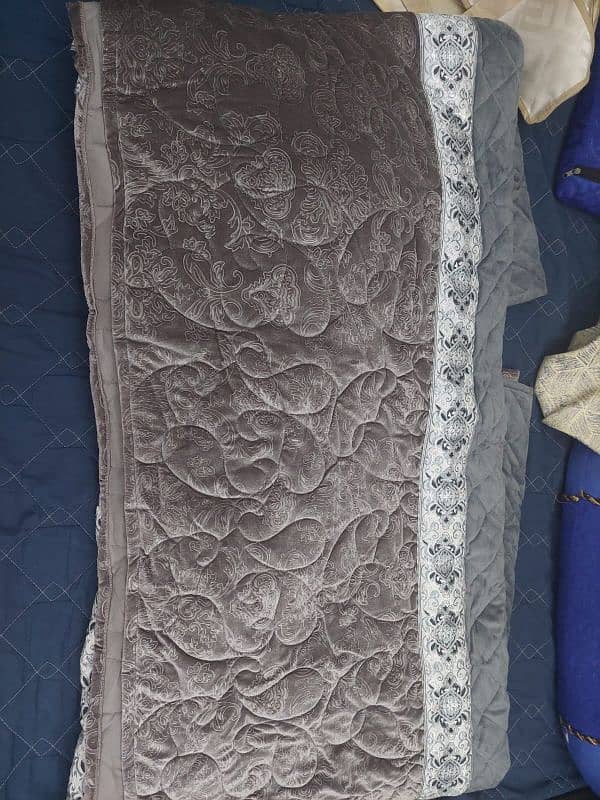 ideas valvet embossed comforter and bedsheet 3