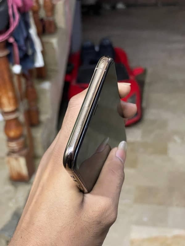 iphone 11pro max (256)gb 4