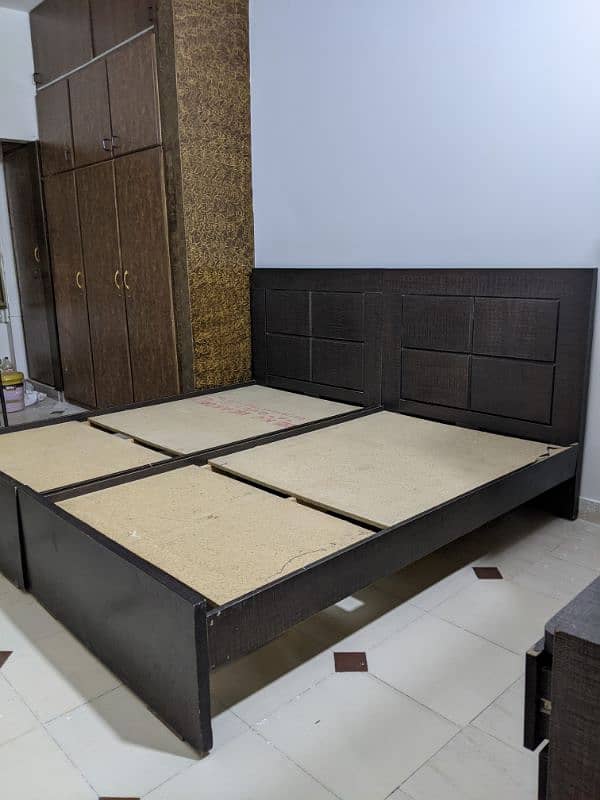 2 Single Beds [Dark Brown] Fresh Condition 0